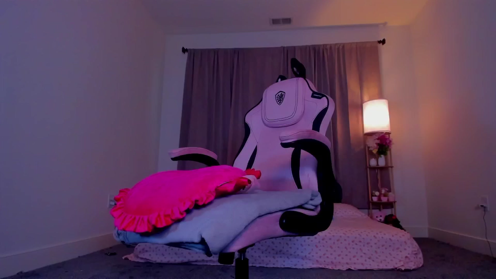 Gallery image thumbnail from Amyheaven_'s myfreecams stream on, 05/12/2025, 10:16 image 12 of 20