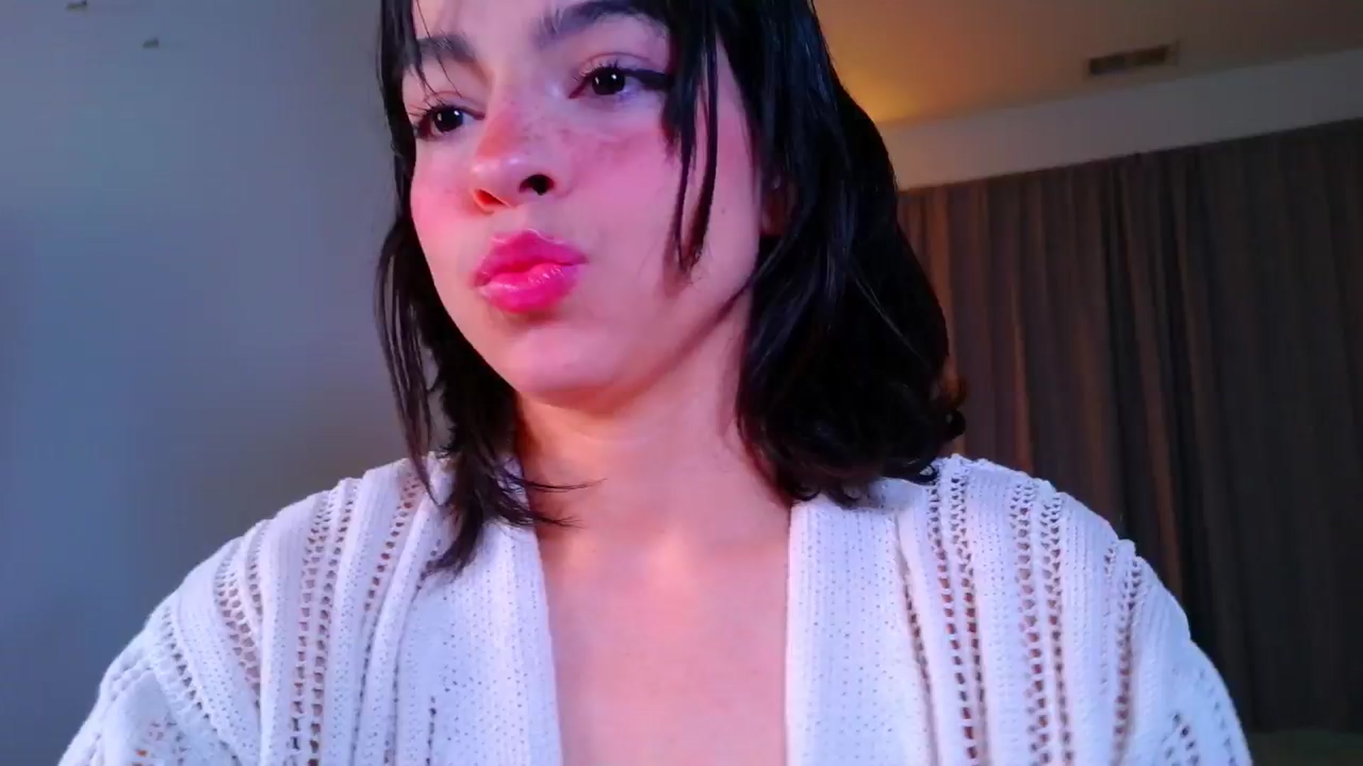 Gallery image thumbnail from Amyheaven_'s myfreecams stream on, 10/21/2025, 08:39 image 14 of 20
