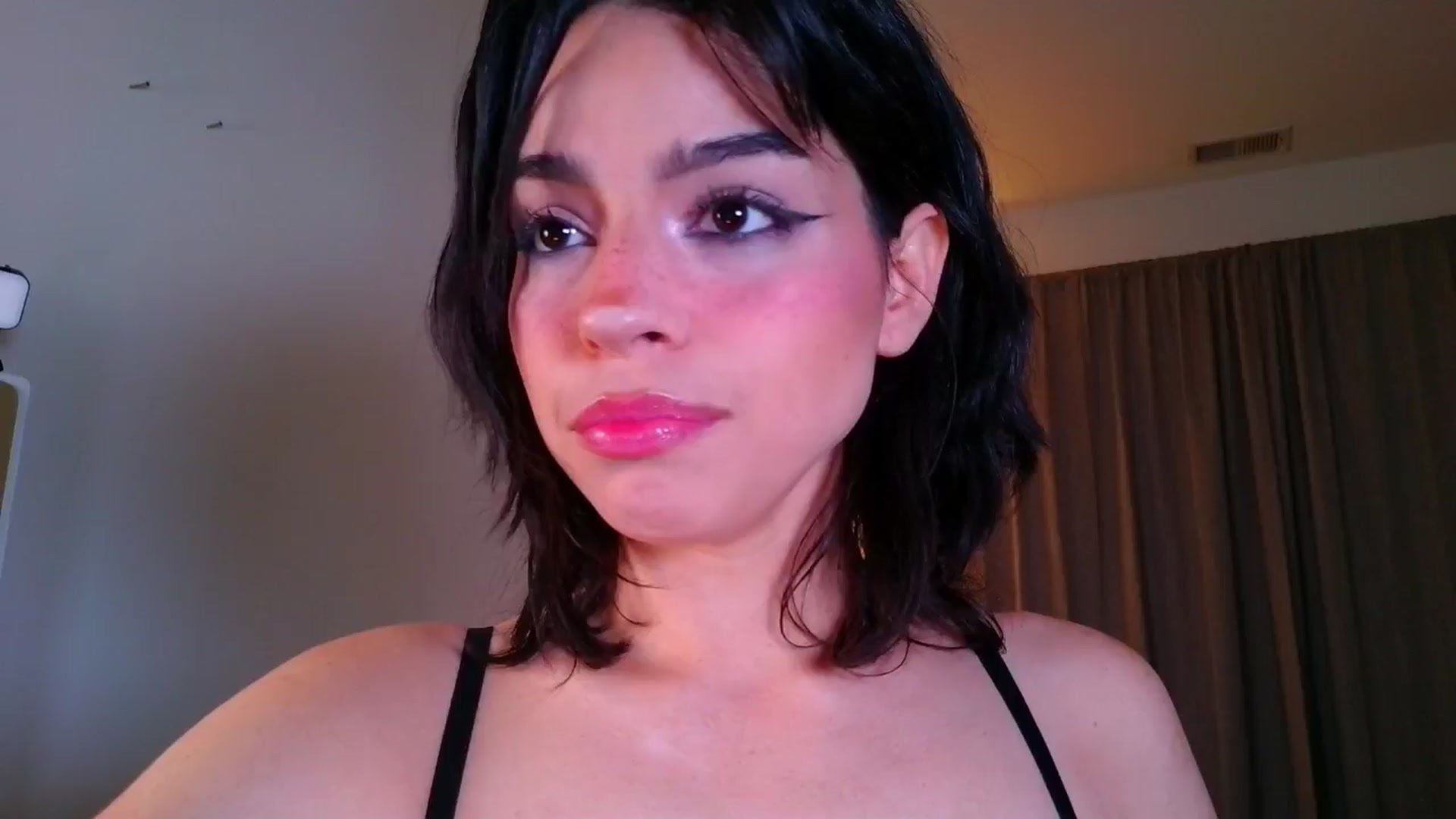 Gallery image thumbnail from Amyheaven_'s myfreecams stream on, 10/27/2025, 09:45 image 15 of 20