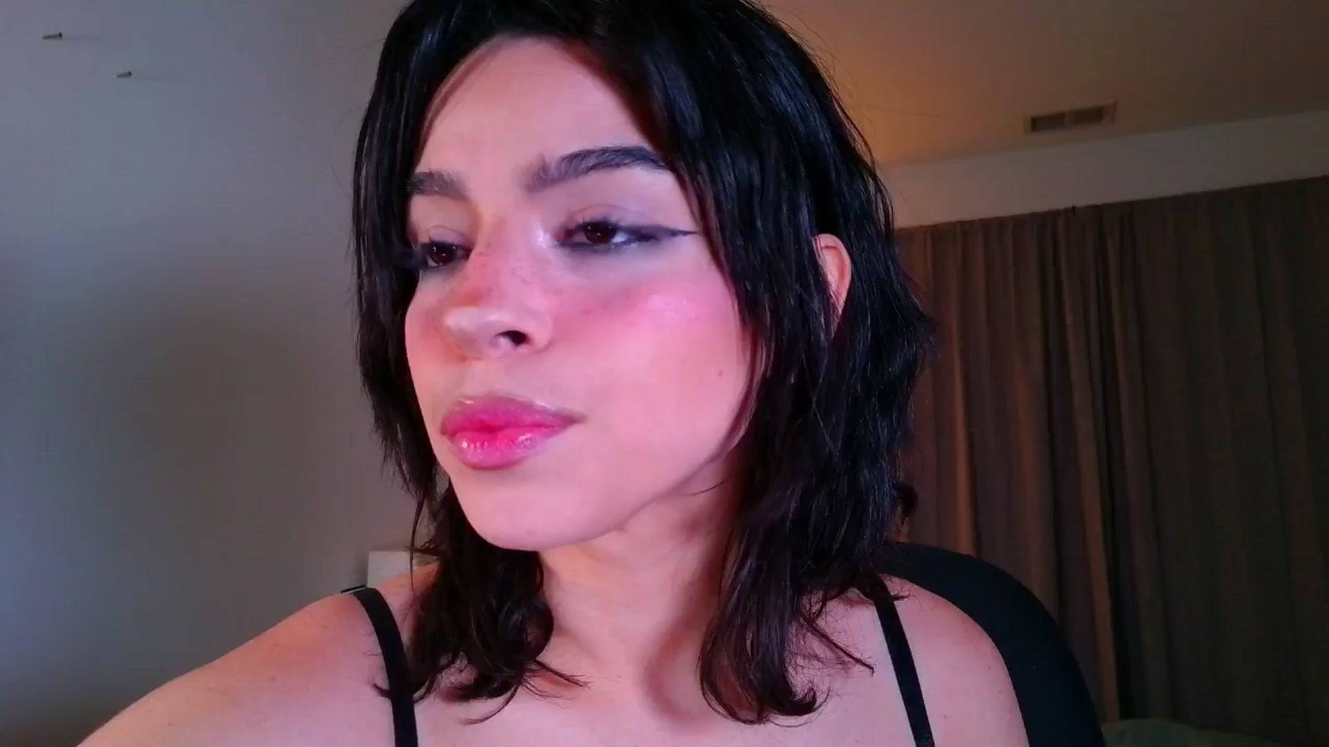 Gallery image thumbnail from Amyheaven_'s myfreecams stream on, 10/27/2025, 09:45 image 1 of 20