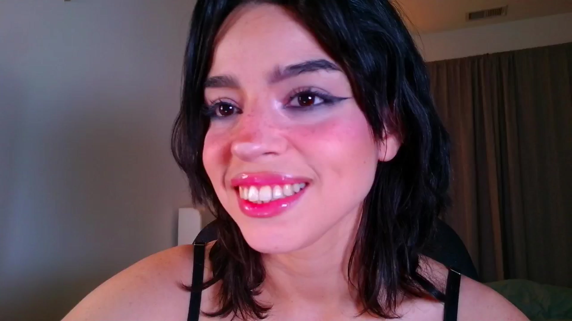Gallery image thumbnail from Amyheaven_'s myfreecams stream on, 10/27/2025, 09:45 image 13 of 20