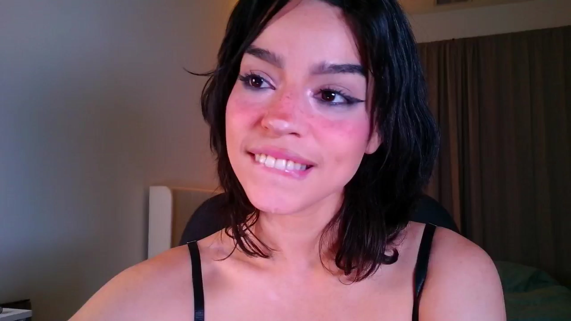 Gallery image thumbnail from Amyheaven_'s myfreecams stream on, 10/27/2025, 09:45 image 6 of 20