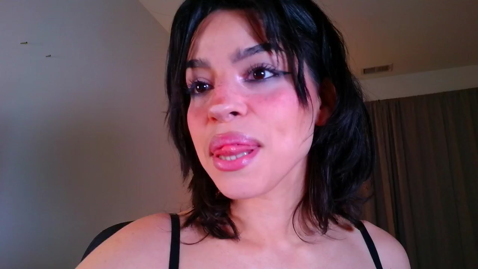 Gallery image thumbnail from Amyheaven_'s myfreecams stream on, 10/27/2025, 09:45 image 10 of 20