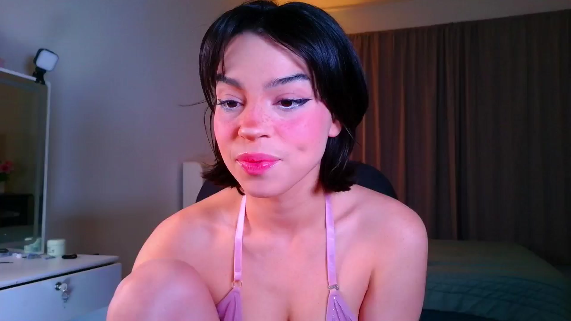 Gallery image thumbnail from Amyheaven_'s myfreecams stream on, 11/13/2025, 10:32 image 4 of 20