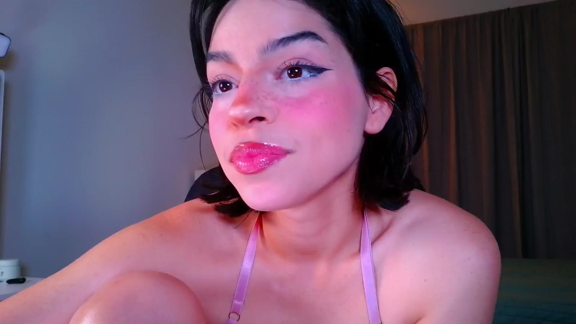 Gallery image thumbnail from Amyheaven_'s myfreecams stream on, 11/13/2025, 11:05 image 12 of 20
