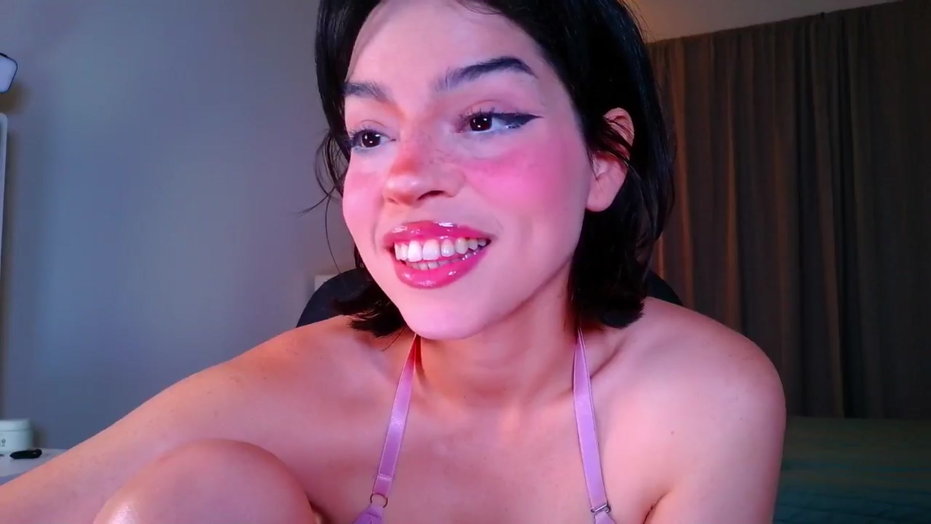 Gallery image thumbnail from Amyheaven_'s myfreecams stream on, 11/13/2025, 11:05 image 13 of 20