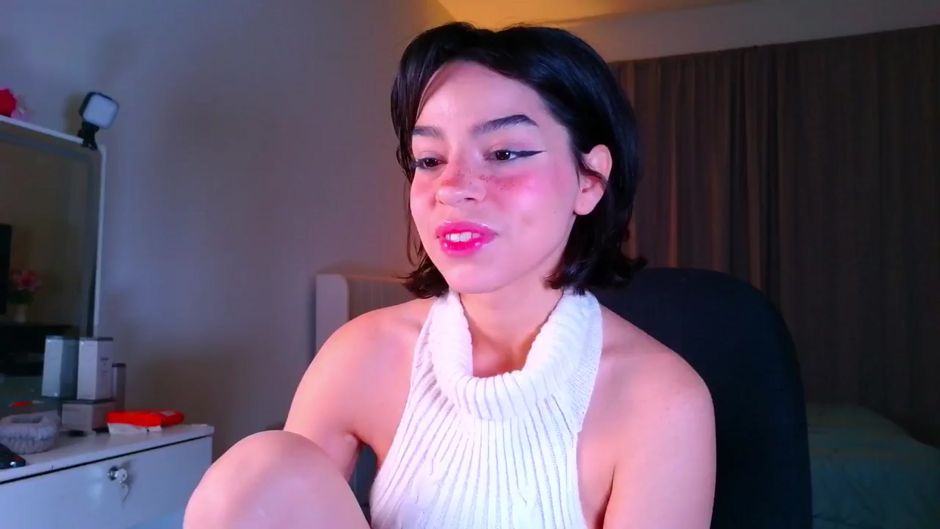 Gallery image thumbnail from Amyheaven_'s myfreecams stream on, 11/15/2025, 09:46 image 9 of 20