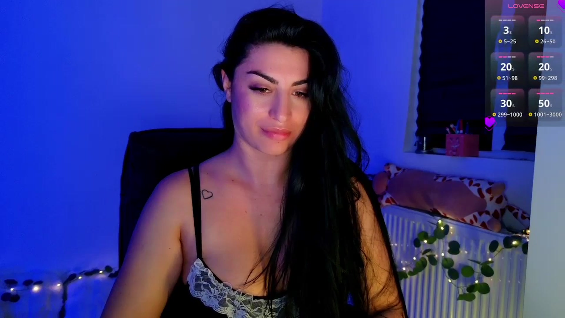 Gallery image thumbnail from Amystique's myfreecams stream on, 04/29/2026, 01:33 image 17 of 20