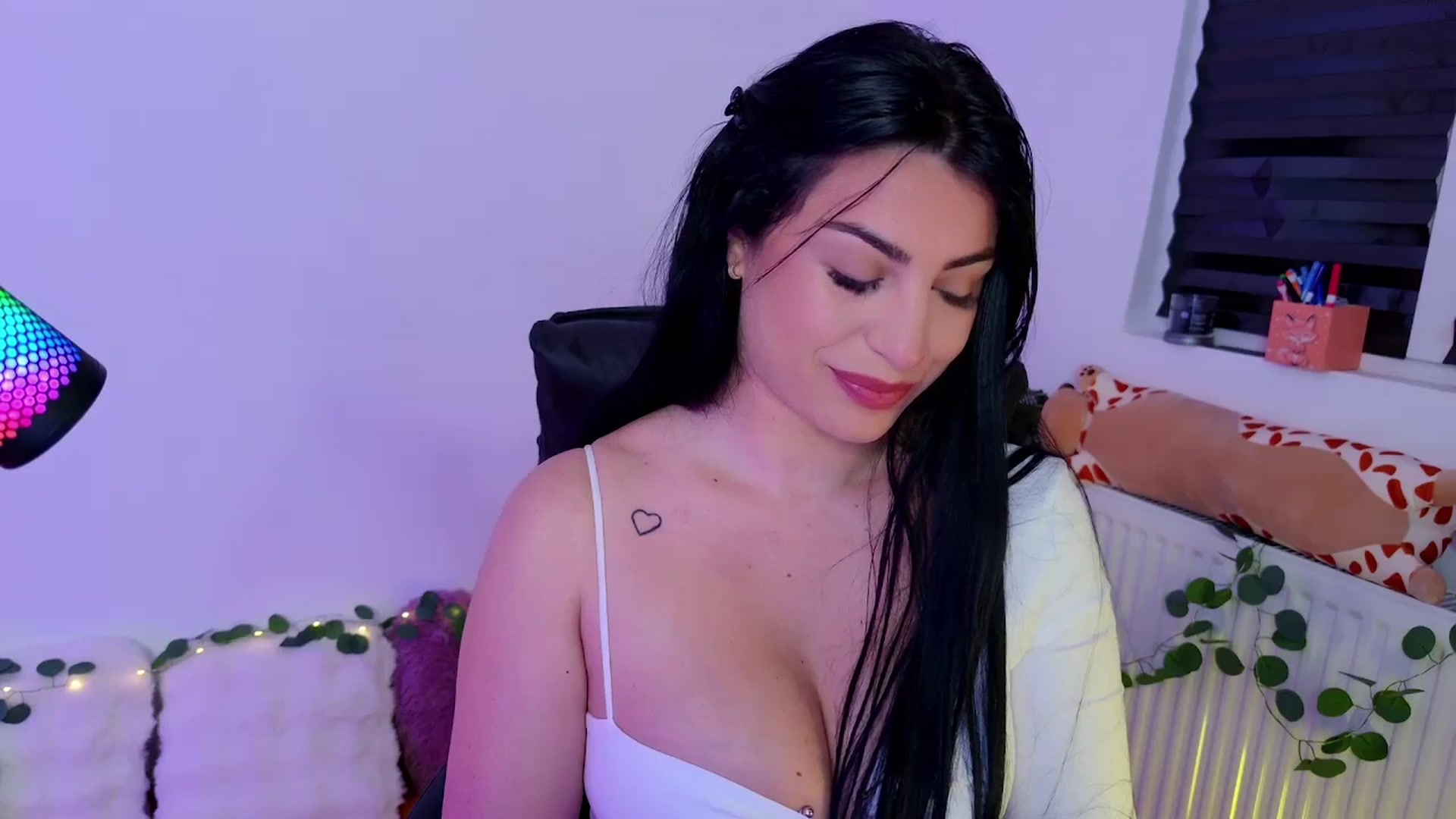 Gallery image thumbnail from Amystique's myfreecams stream on, 04/30/2026, 22:57 image 10 of 20