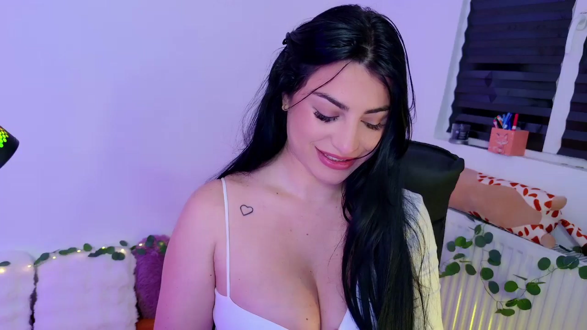 Gallery image thumbnail from Amystique's myfreecams stream on, 04/30/2026, 22:57 image 19 of 20