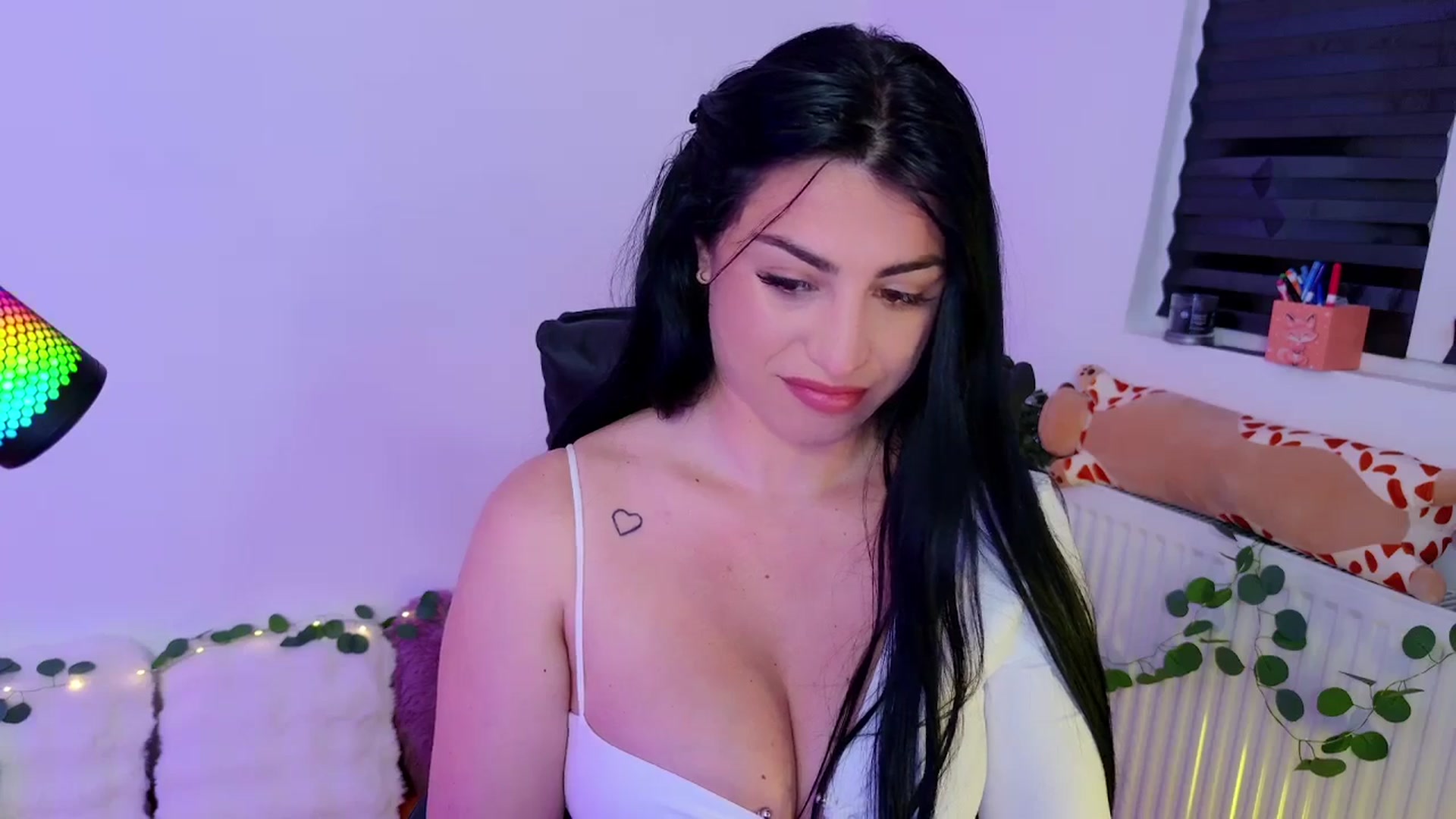 Gallery image thumbnail from Amystique's myfreecams stream on, 04/30/2026, 22:57 image 9 of 20