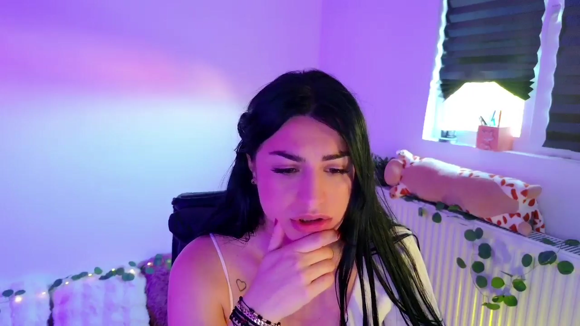 Gallery image thumbnail from Amystique's myfreecams stream on, 05/01/2026, 04:08 image 17 of 20