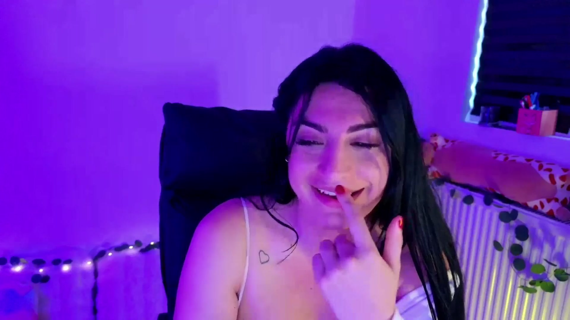 Gallery image thumbnail from Amystique's myfreecams stream on, 05/01/2026, 07:57 image 10 of 20
