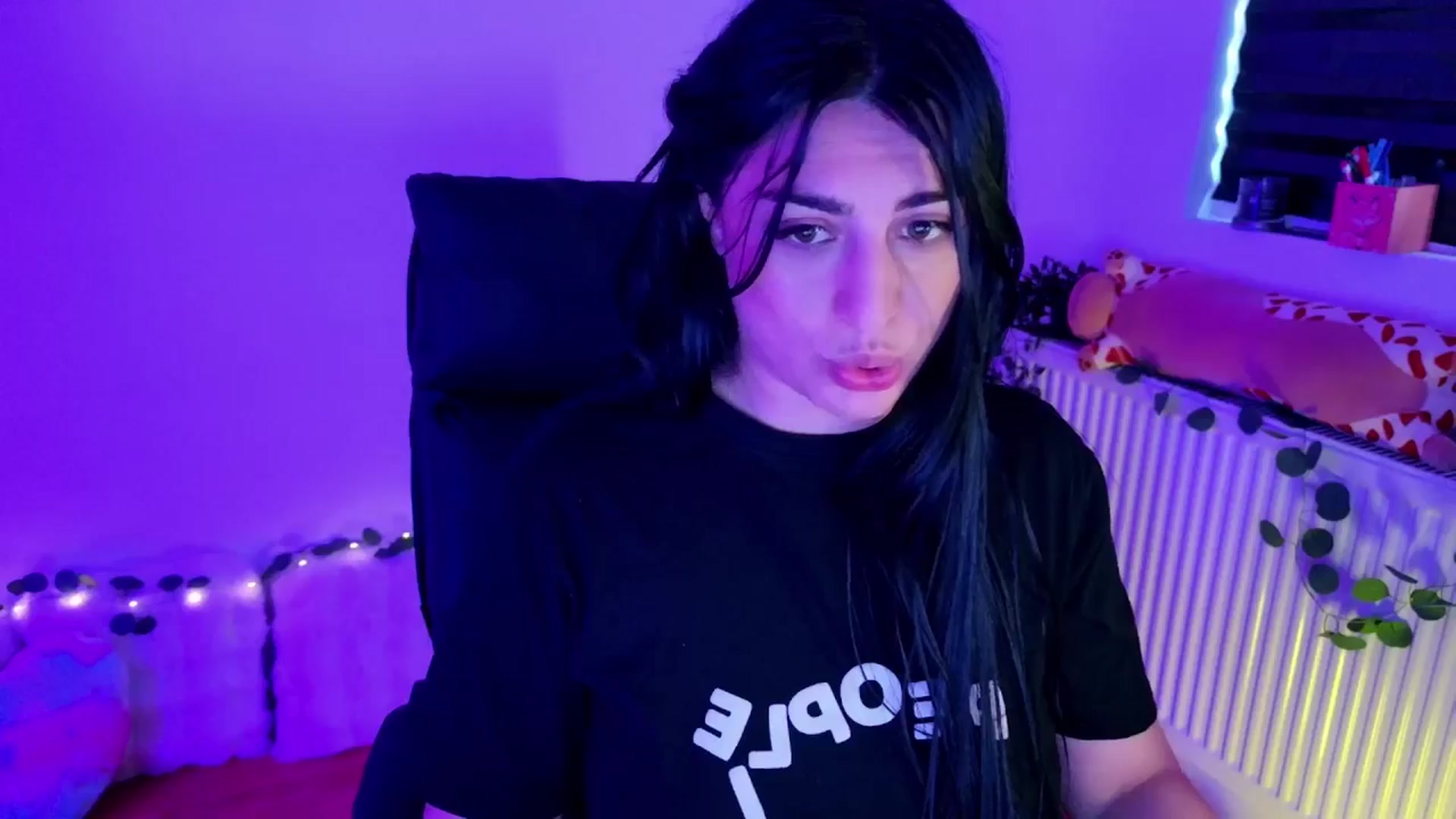 Gallery image thumbnail from Amystique's myfreecams stream on, 05/01/2026, 07:57 image 18 of 20