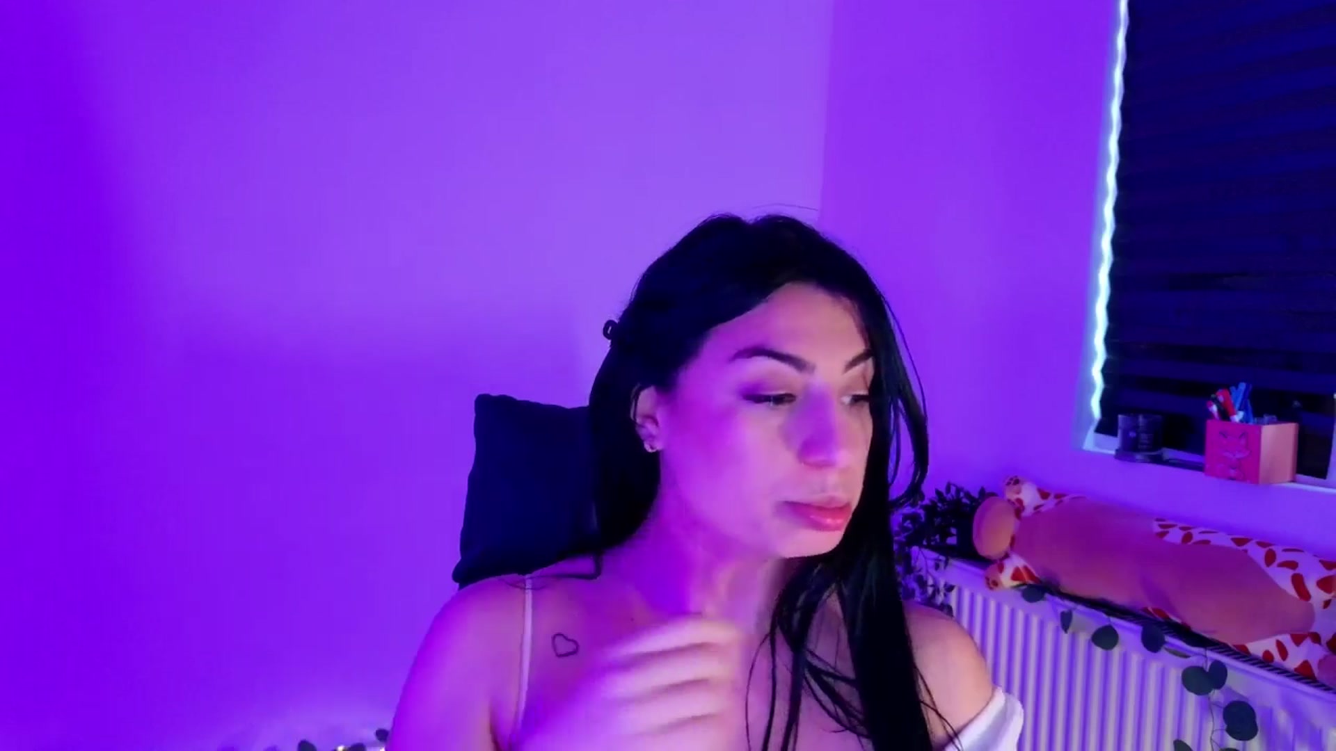 Gallery image thumbnail from Amystique's myfreecams stream on, 05/01/2026, 07:57 image 9 of 20