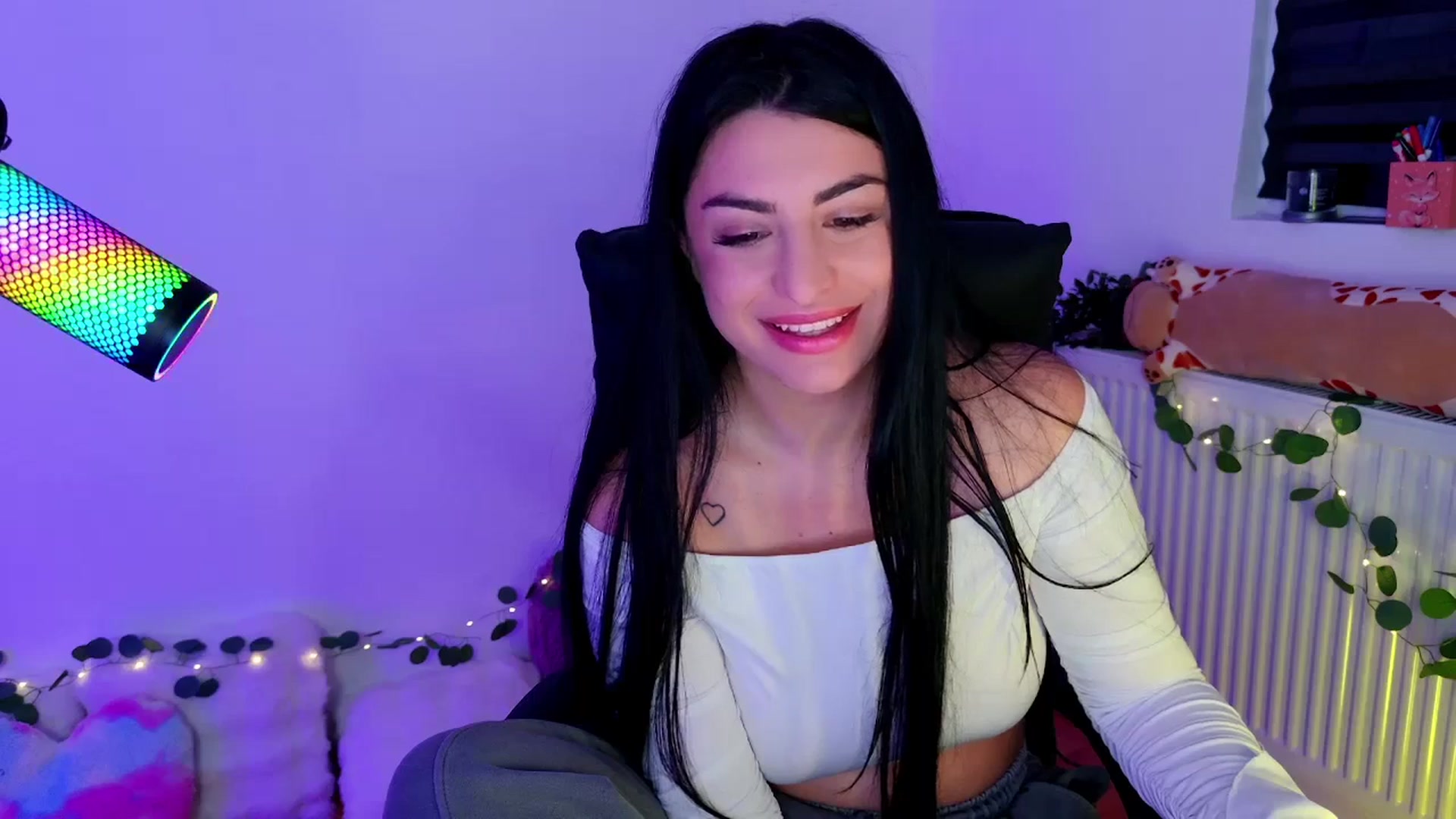 Gallery image thumbnail from Amystique's myfreecams stream on, 05/02/2026, 04:41 image 8 of 20