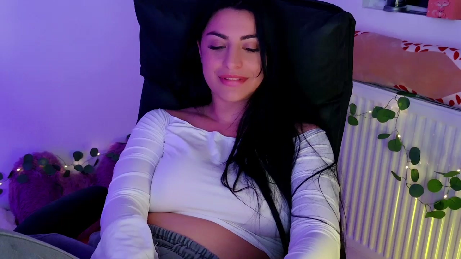 Gallery image thumbnail from Amystique's myfreecams stream on, 05/02/2026, 04:41 image 19 of 20
