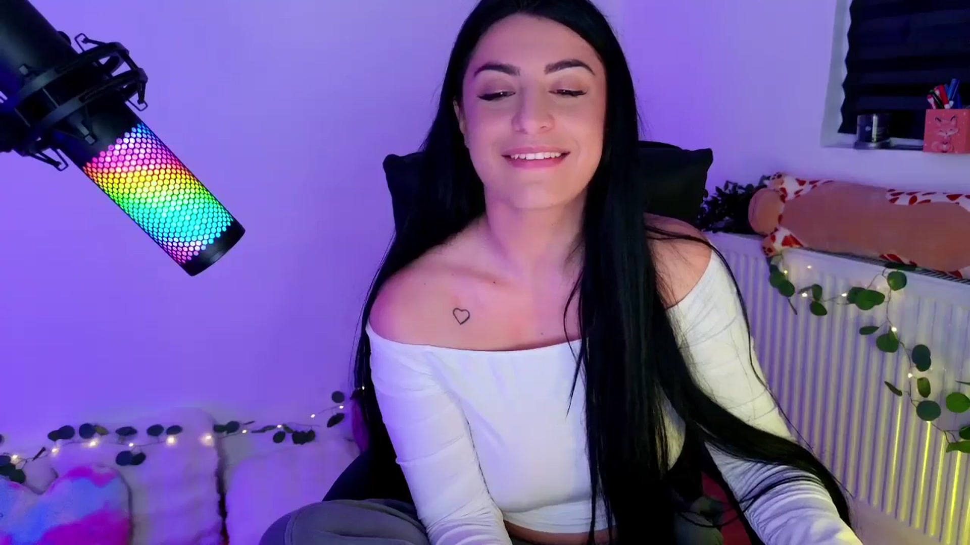 Gallery image thumbnail from Amystique's myfreecams stream on, 05/02/2026, 04:41 image 5 of 20
