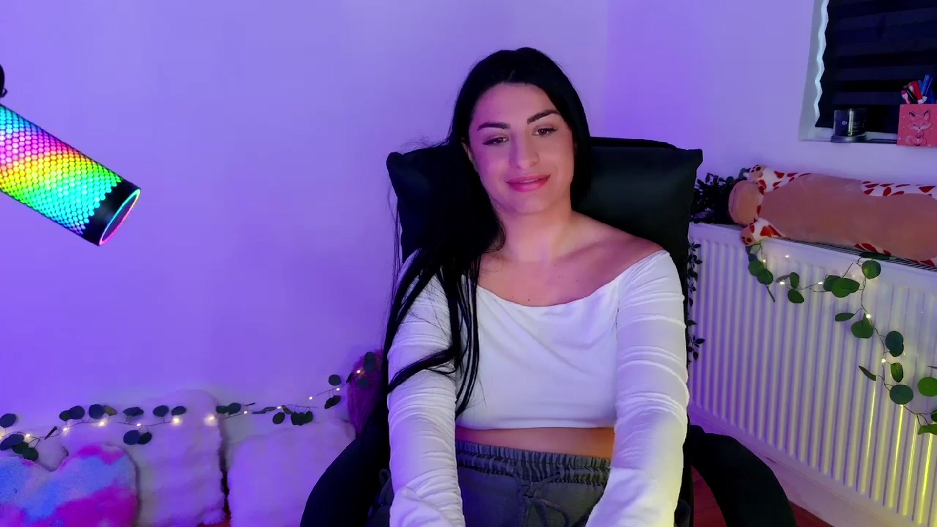 Gallery image thumbnail from Amystique's myfreecams stream on, 05/02/2026, 04:41 image 17 of 20
