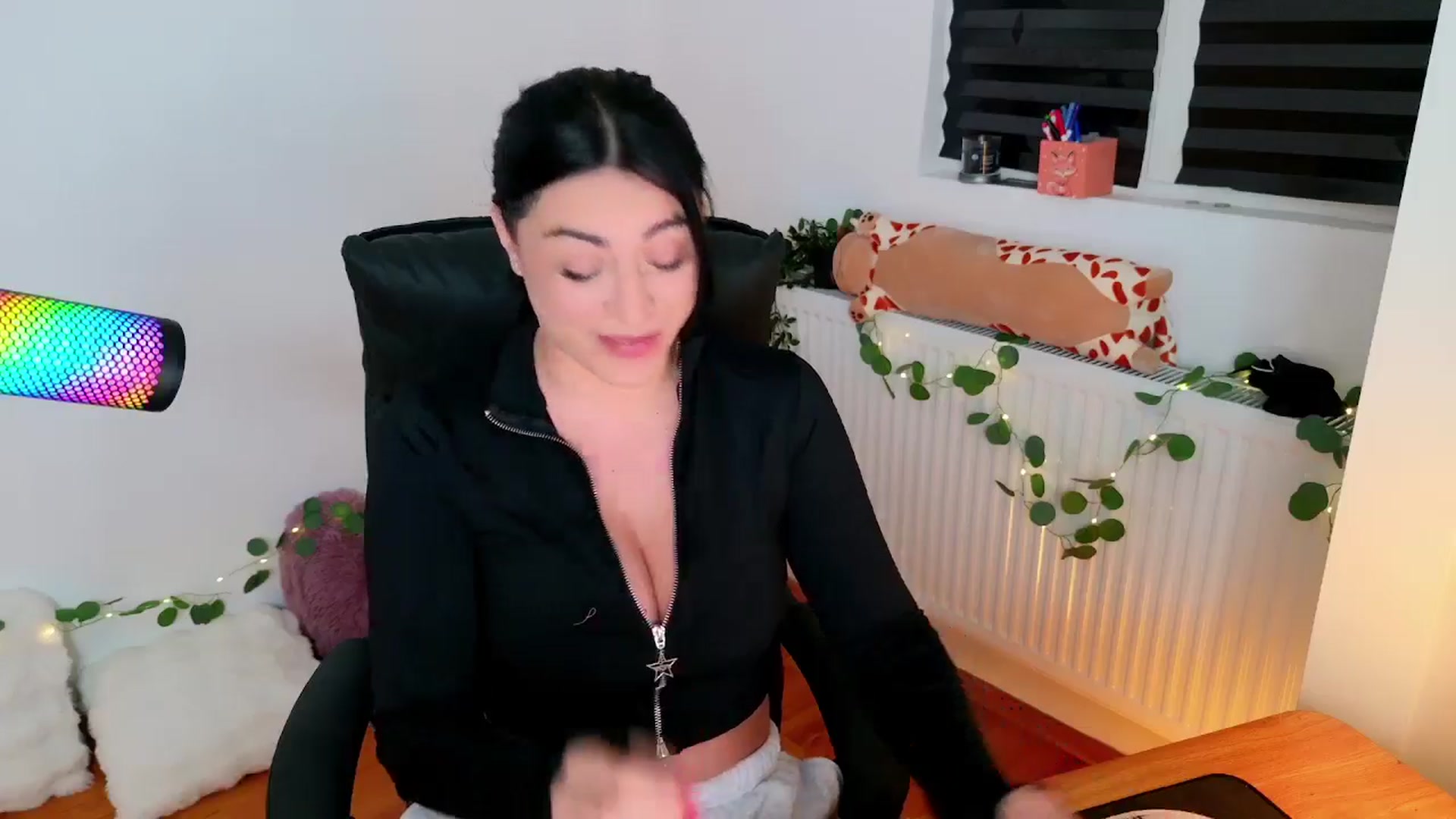 Gallery image thumbnail from Amystique's myfreecams stream on, 05/03/2026, 20:48 image 5 of 20