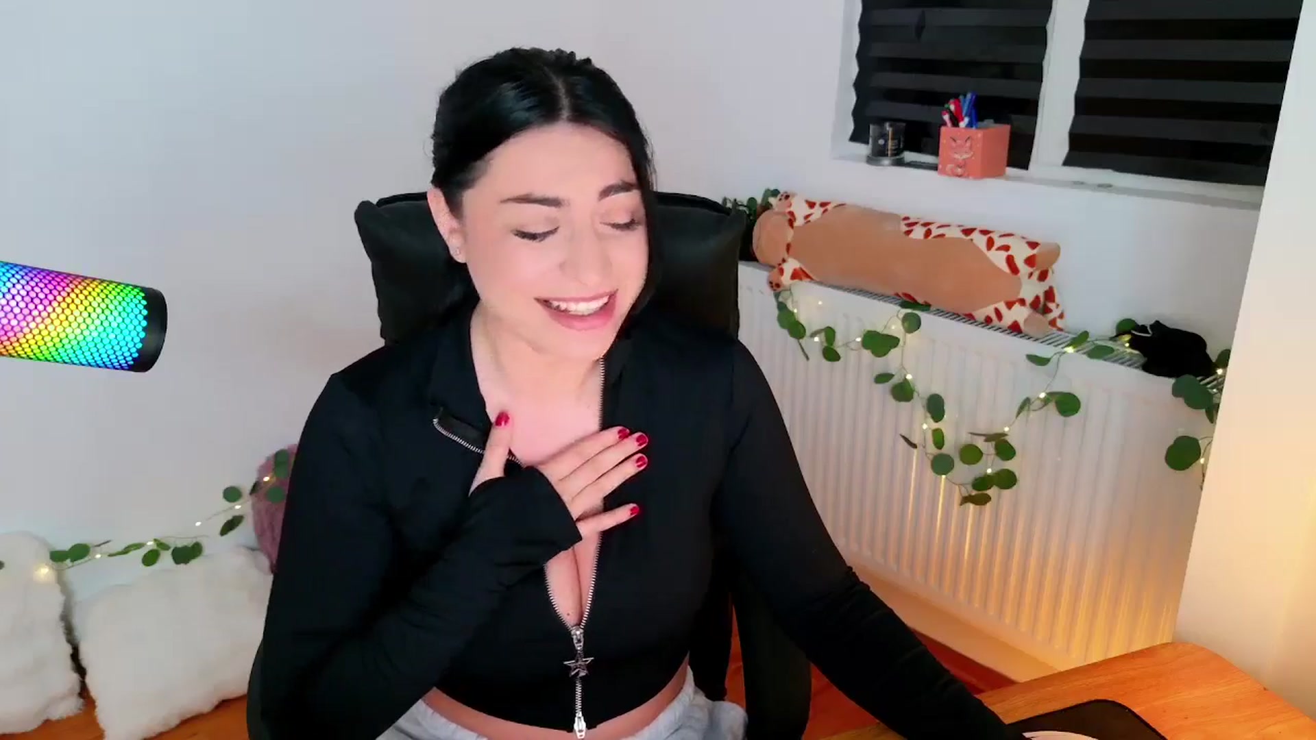 Gallery image thumbnail from Amystique's myfreecams stream on, 05/03/2026, 20:48 image 9 of 20