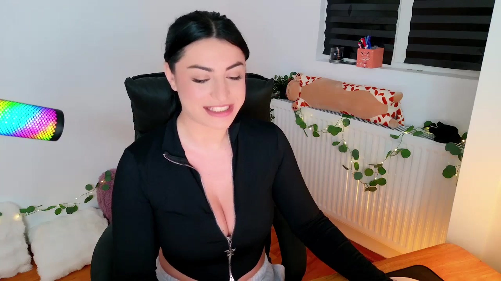 Gallery image thumbnail from Amystique's myfreecams stream on, 05/03/2026, 20:48 image 13 of 20
