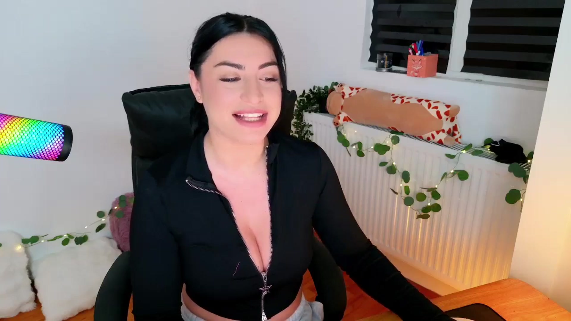 Gallery image thumbnail from Amystique's myfreecams stream on, 05/03/2026, 20:48 image 4 of 20
