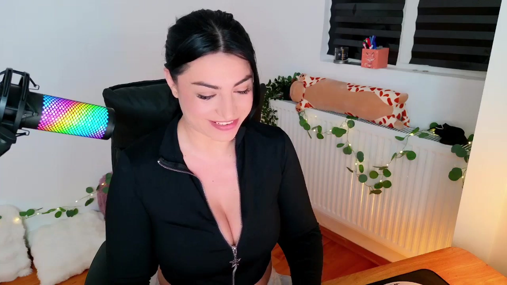 Gallery image thumbnail from Amystique's myfreecams stream on, 05/03/2026, 20:48 image 17 of 20
