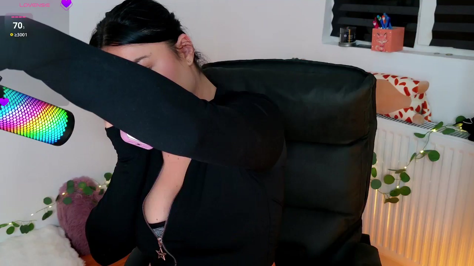 Gallery image thumbnail from Amystique's myfreecams stream on, 05/04/2026, 24:03 image 9 of 20