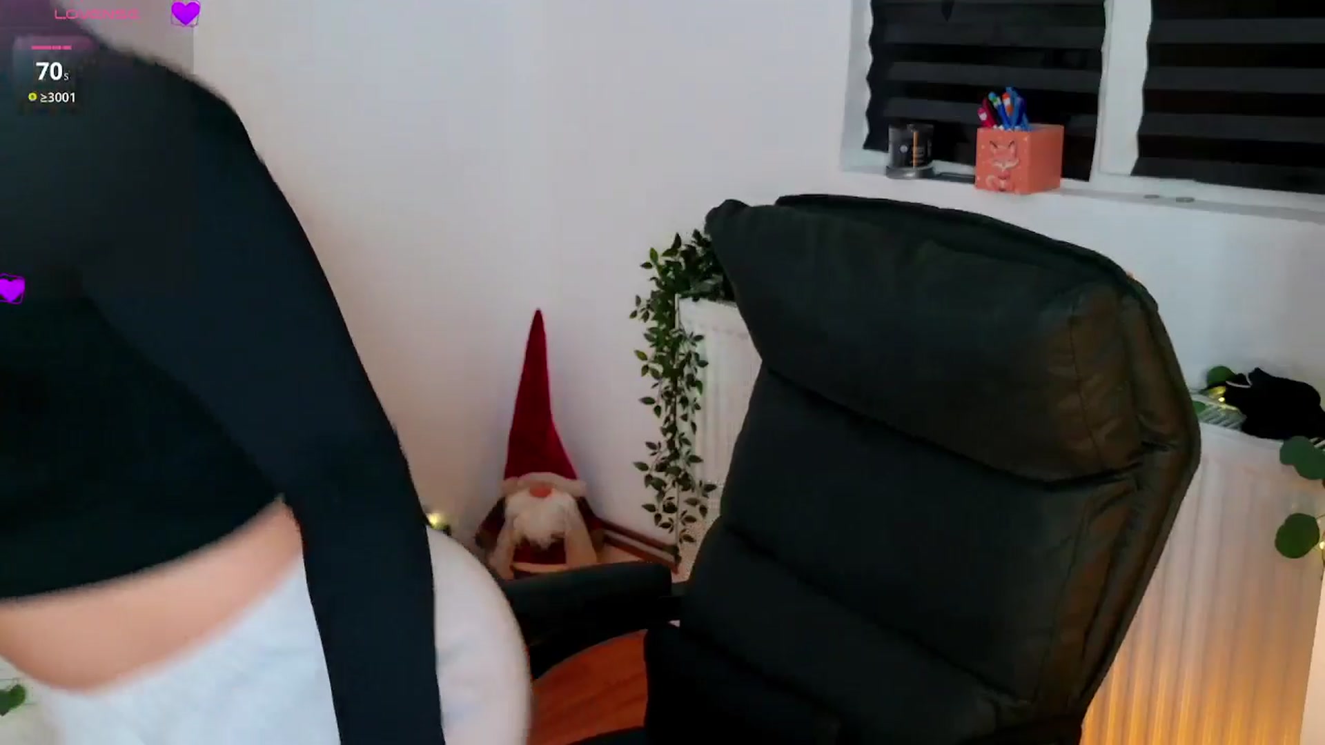 Gallery image thumbnail from Amystique's myfreecams stream on, 05/04/2026, 24:03 image 14 of 20