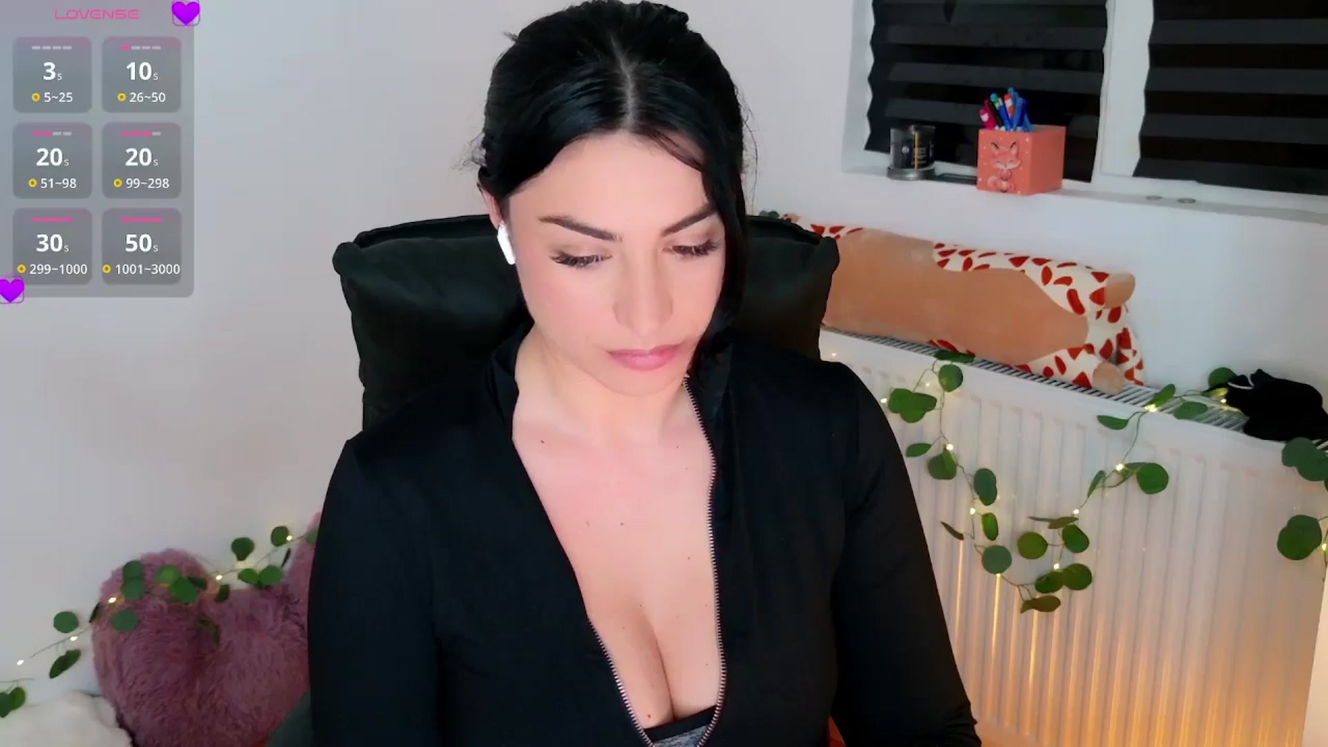 Gallery image thumbnail from Amystique's myfreecams stream on, 05/04/2026, 24:03 image 13 of 20