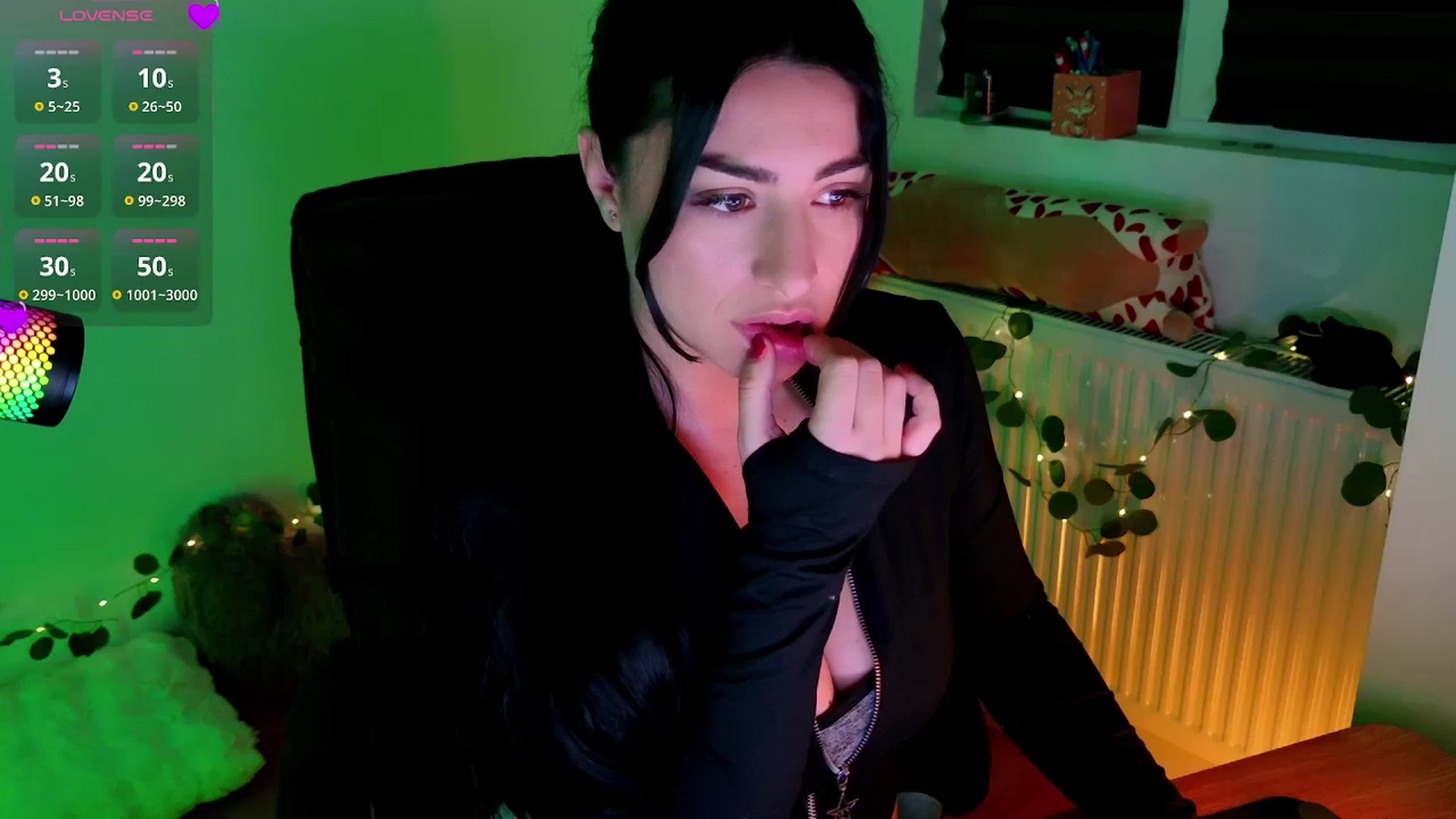 Gallery image thumbnail from Amystique's myfreecams stream on, 05/04/2026, 24:03 image 16 of 20