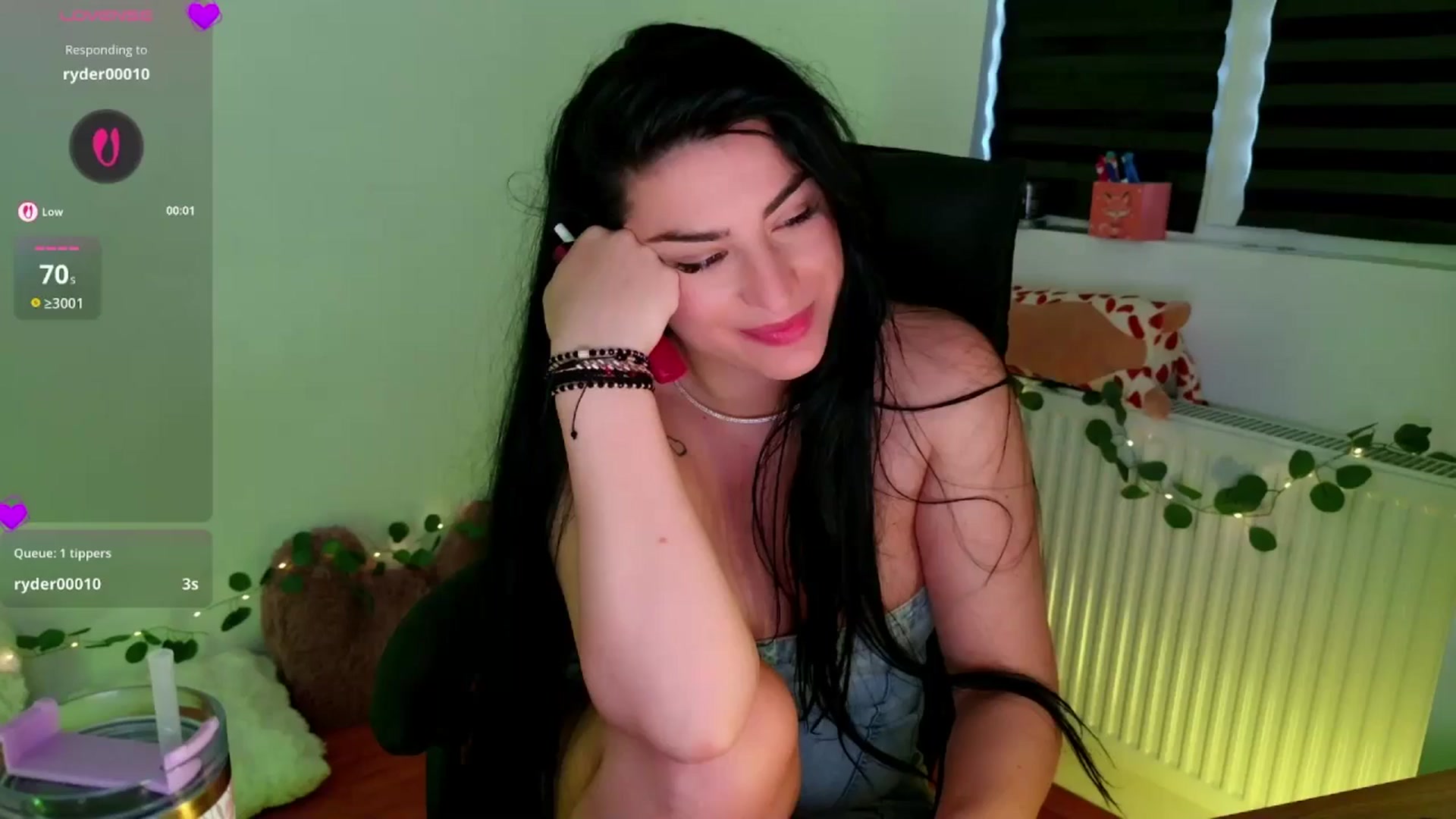 Gallery image thumbnail from Amystique's myfreecams stream on, 05/05/2026, 04:27 image 11 of 20