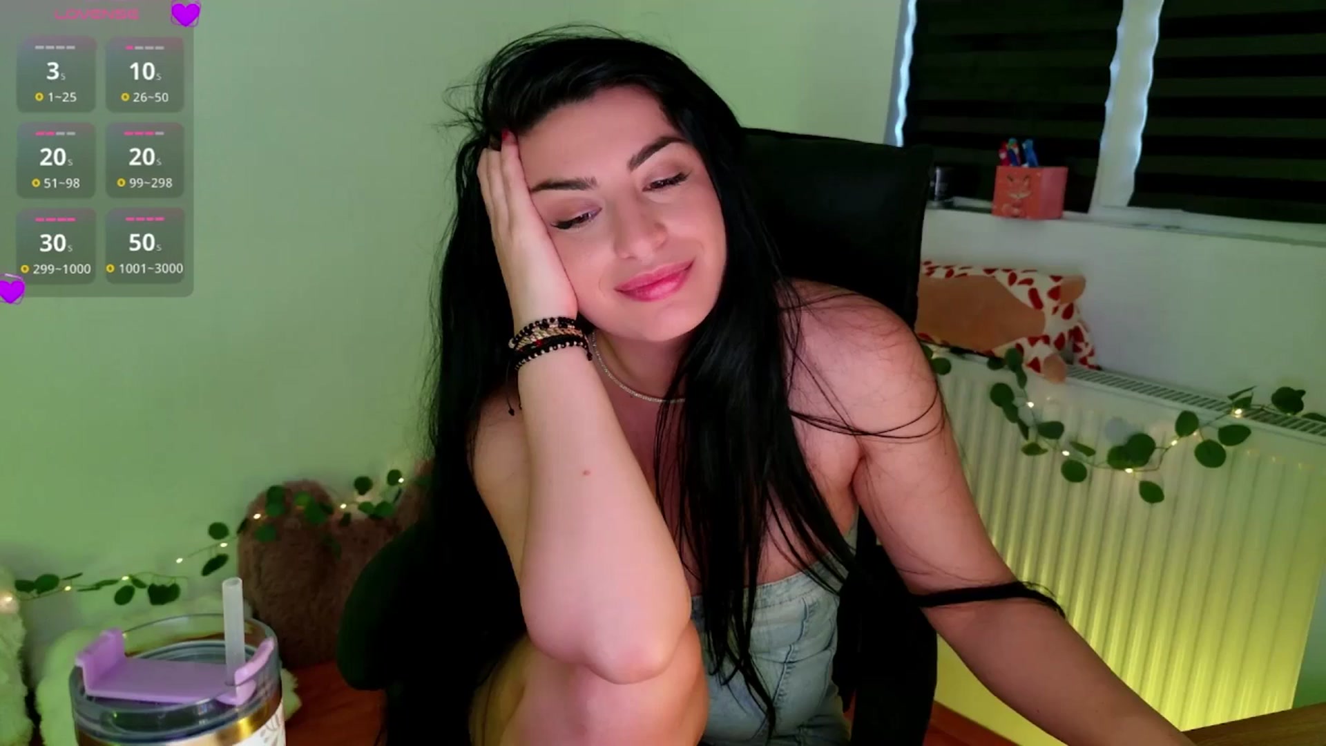 Gallery image thumbnail from Amystique's myfreecams stream on, 05/05/2026, 04:27 image 16 of 20