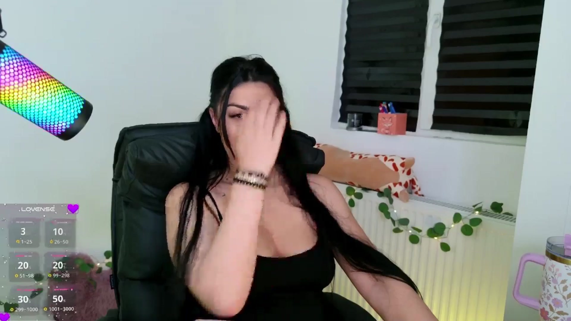 Gallery image thumbnail from Amystique's myfreecams stream on, 05/06/2026, 24:50 image 15 of 20