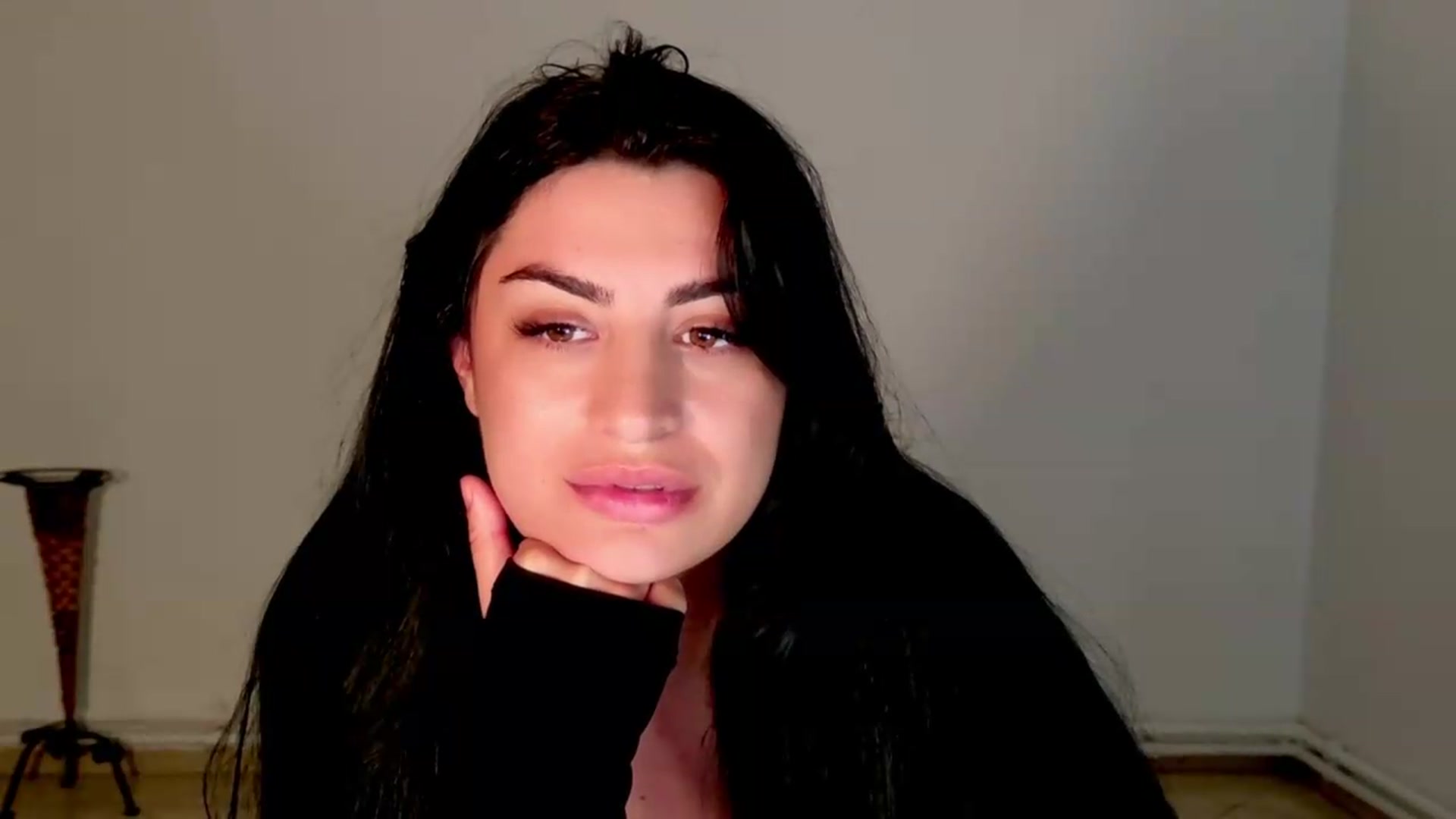 Gallery image thumbnail from Amystique's myfreecams stream on, 05/18/2026, 02:03 image 9 of 20