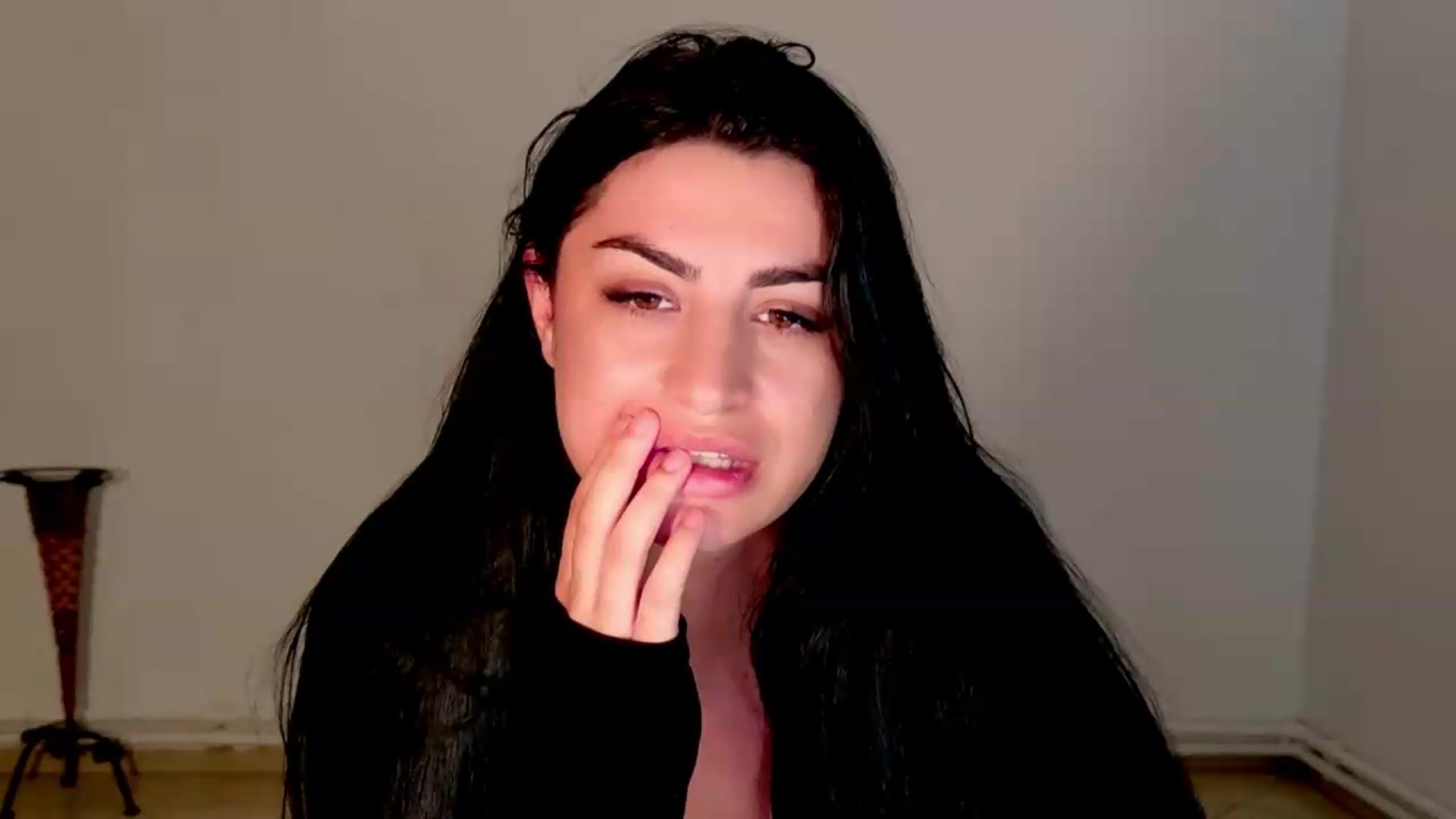 Gallery image thumbnail from Amystique's myfreecams stream on, 05/18/2026, 02:03 image 6 of 20