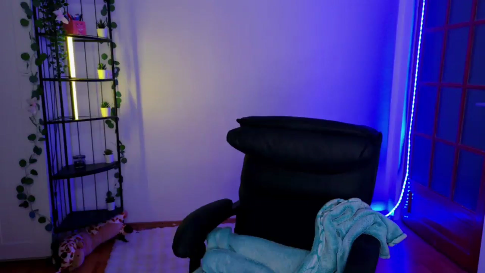 Gallery image thumbnail from Amystique's myfreecams stream on, 05/24/2026, 03:24 image 10 of 20
