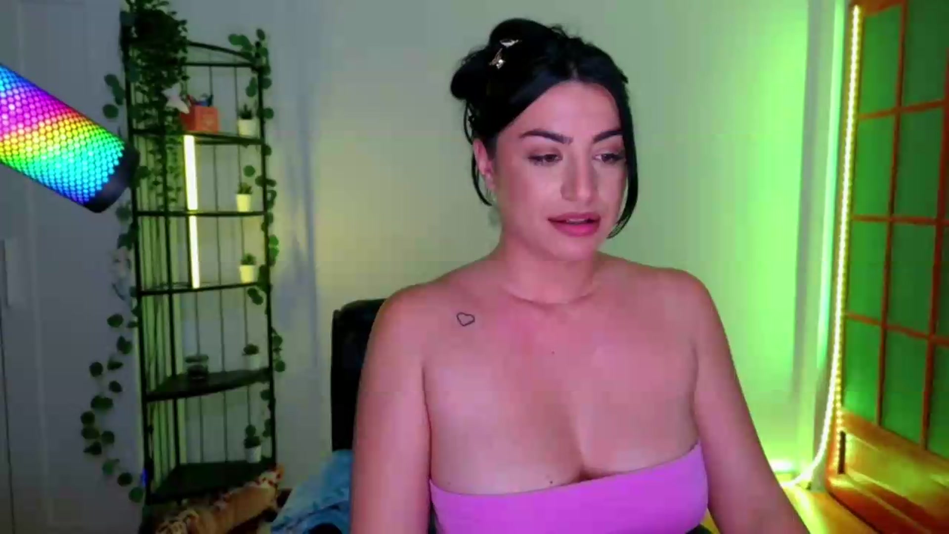 Gallery image thumbnail from Amystique's myfreecams stream on, 05/25/2026, 01:51 image 5 of 20