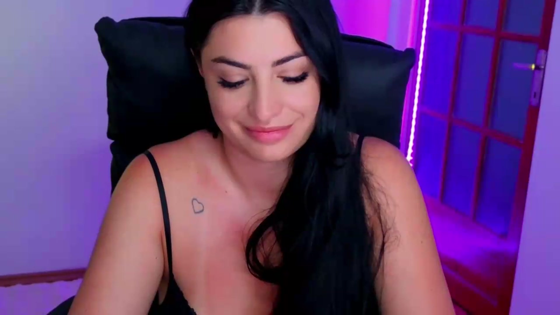 Gallery image thumbnail from Amystique's myfreecams stream on, 05/30/2026, 02:55 image 17 of 20