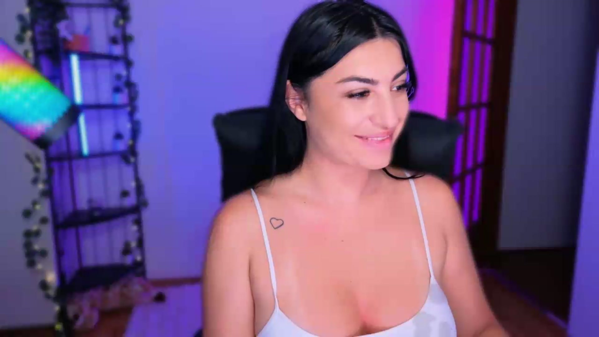 Gallery image thumbnail from Amystique's myfreecams stream on, 05/30/2026, 22:43 image 2 of 20
