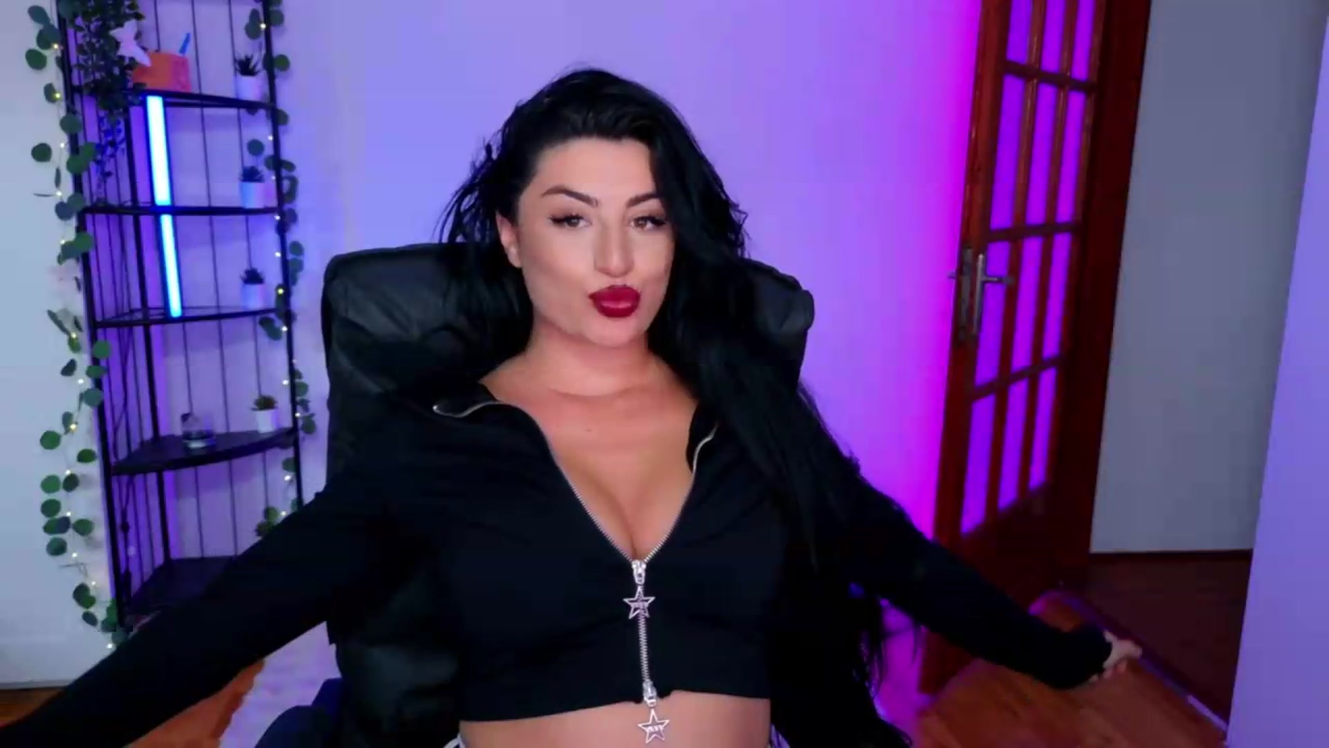 Gallery image thumbnail from Amystique's myfreecams stream on, 06/01/2026, 03:43 image 16 of 20