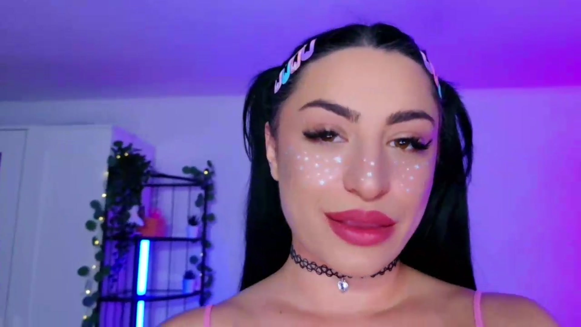 Gallery image thumbnail from Amystique's myfreecams stream on, 06/02/2026, 24:01 image 15 of 20