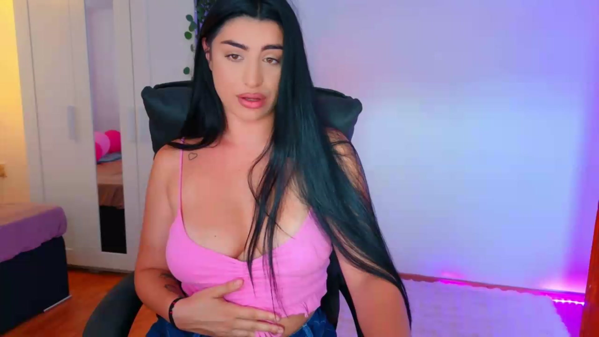 Gallery image thumbnail from Amystique's myfreecams stream on, 06/23/2026, 10:45 image 6 of 20