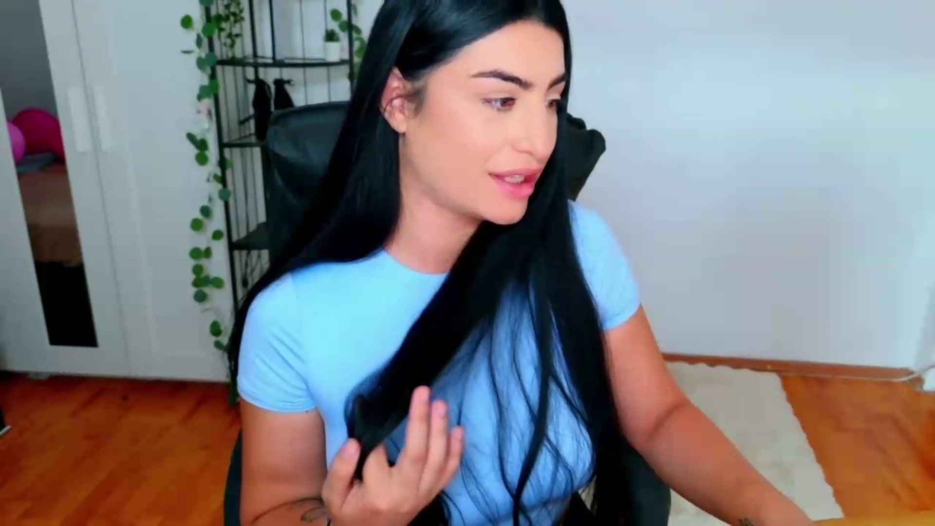 Gallery image thumbnail from Amystique's myfreecams stream on, 06/23/2026, 14:00 image 6 of 20