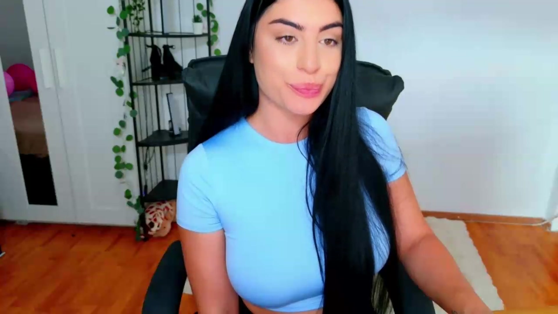 Gallery image thumbnail from Amystique's myfreecams stream on, 06/23/2026, 14:00 image 11 of 20