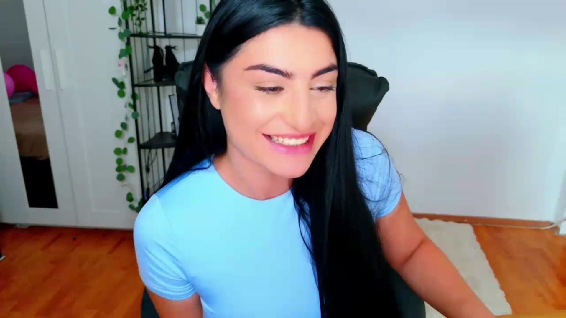 Gallery image thumbnail from Amystique's myfreecams stream on, 06/23/2026, 14:00 image 10 of 20
