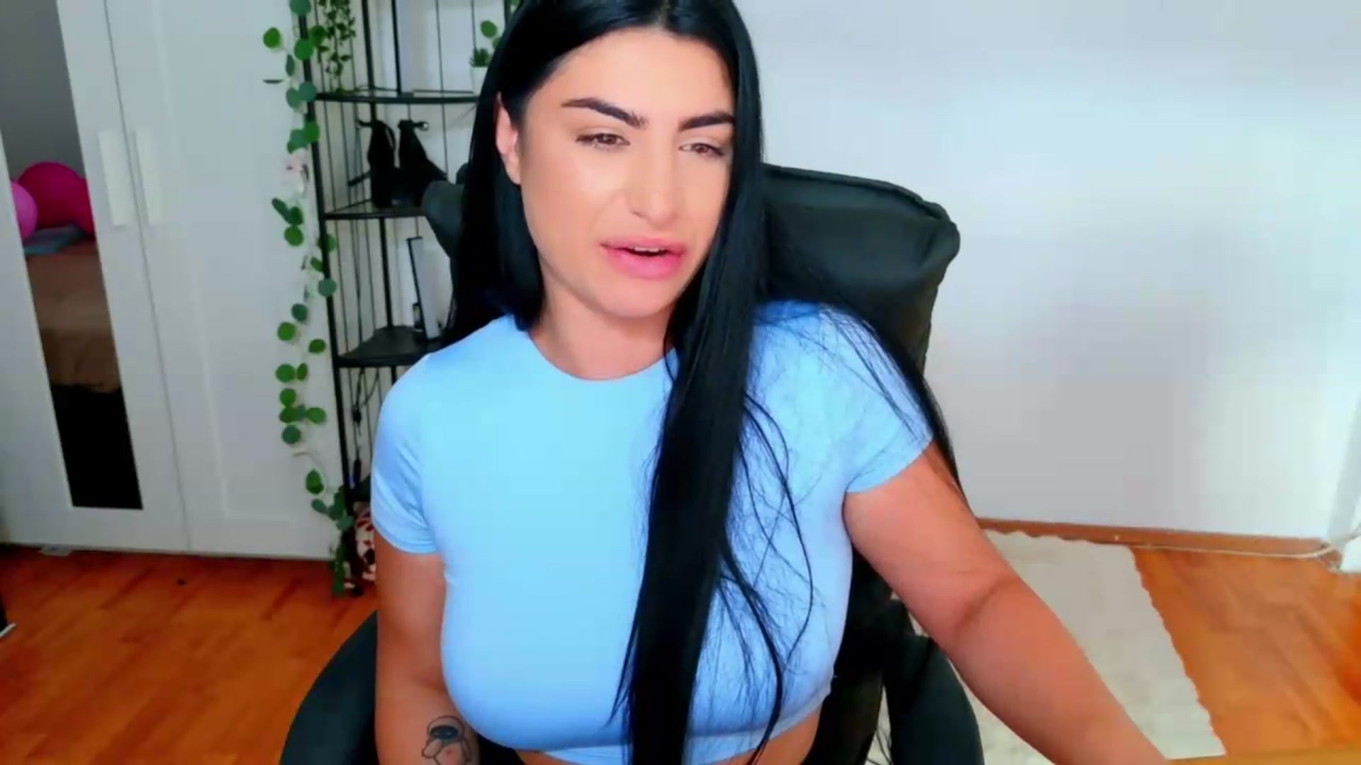Gallery image thumbnail from Amystique's myfreecams stream on, 06/23/2026, 14:00 image 13 of 20