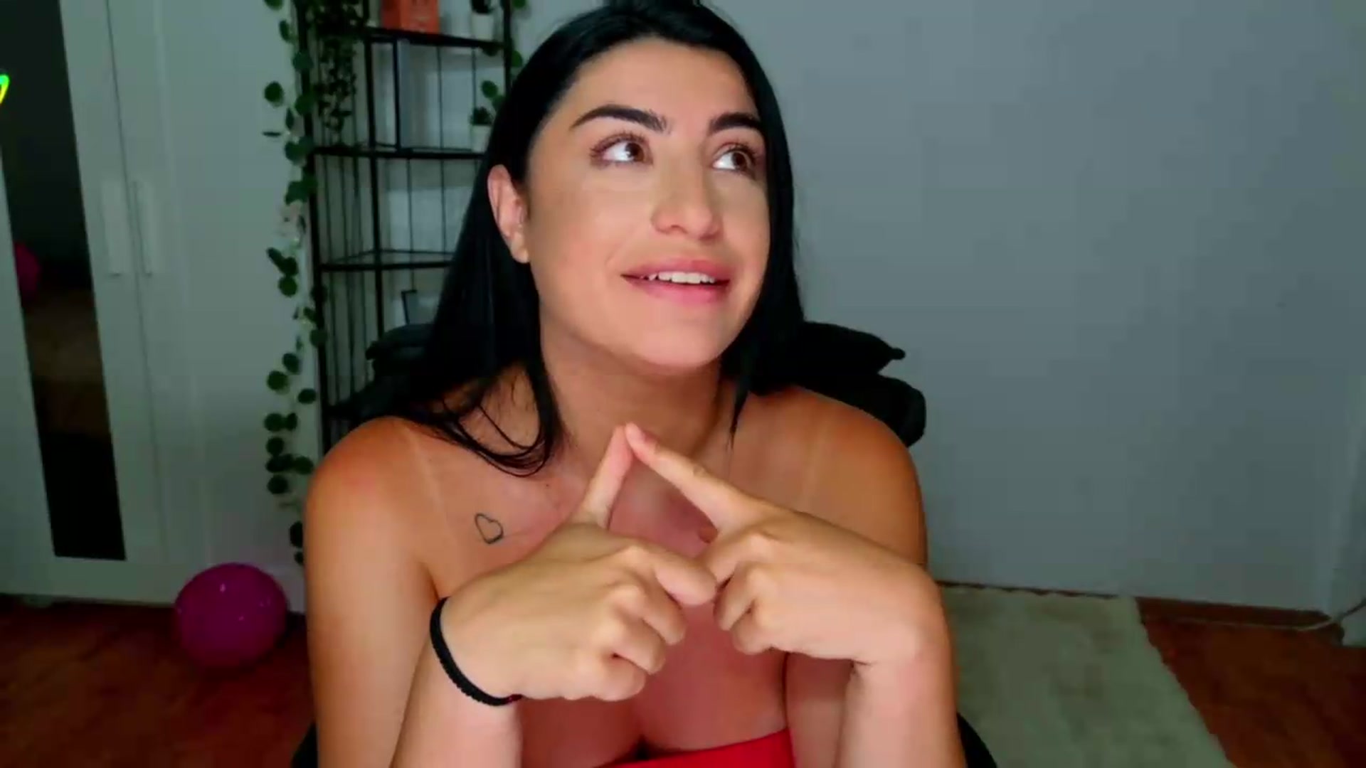 Gallery image thumbnail from Amystique's myfreecams stream on, 06/24/2026, 19:17 image 16 of 20