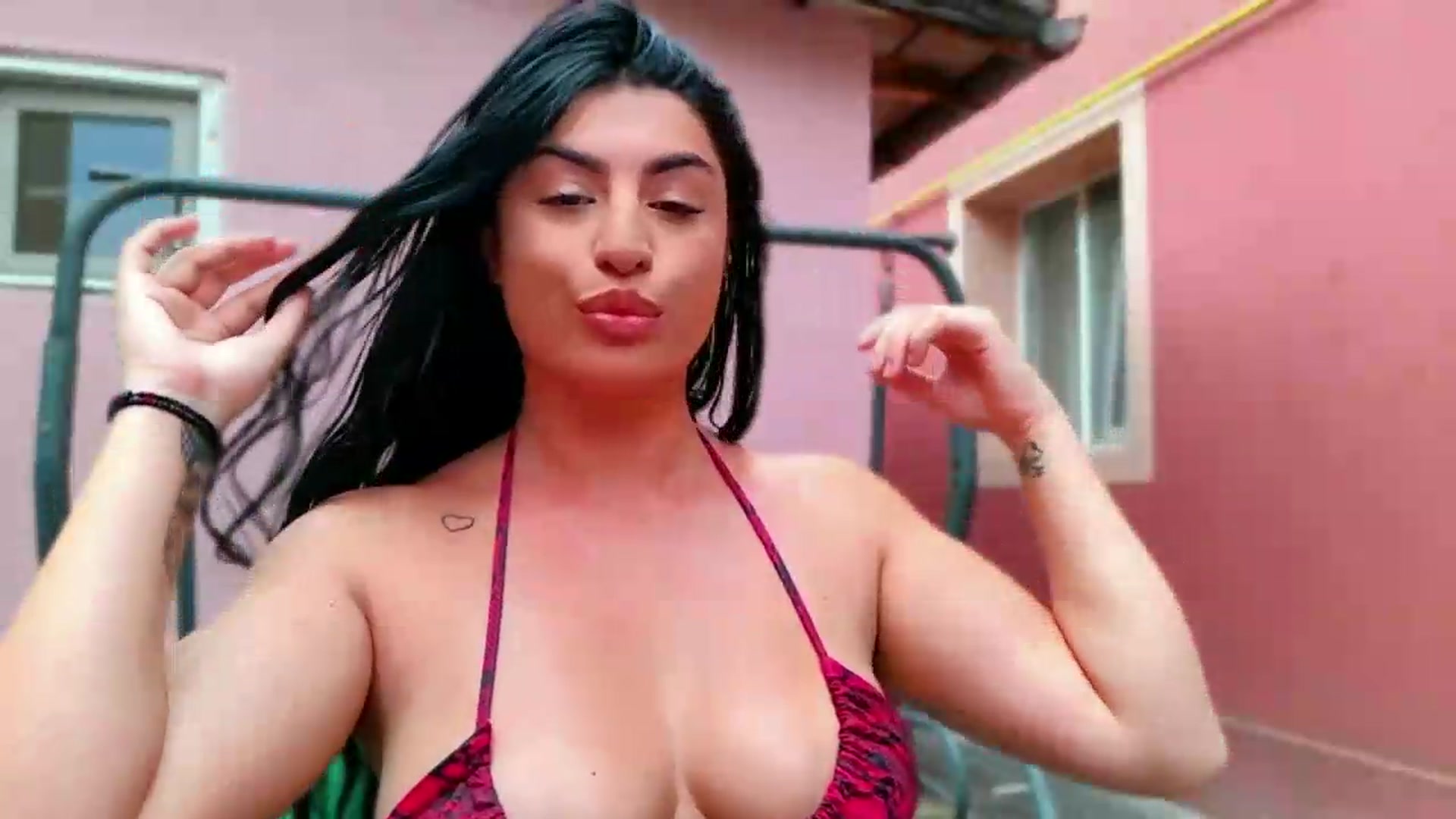 Gallery image thumbnail from Amystique's myfreecams stream on, 06/25/2026, 16:01 image 17 of 20